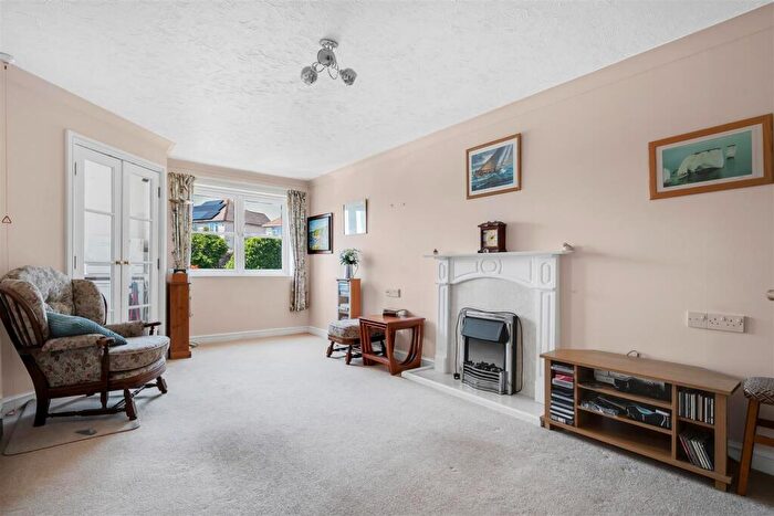 1 Bedroom Apartment For Sale In St Aldhelms Court, BH19 - Photo 4