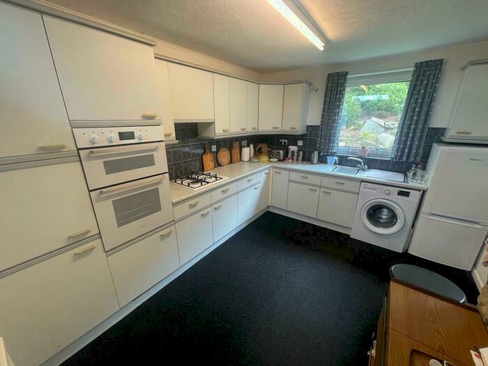 2 Bedroom Detached House For Sale In Clough Way, Fenay Bridge, Huddersfield, HD8