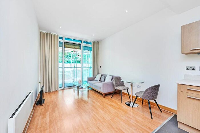 1 Bedroom Apartment To Rent In Oswald Building, Queenstown Road, London, SW11