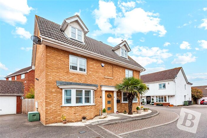4 Bedroom Detached House For Sale In Nesbit Close, Wickford, Essex, SS12