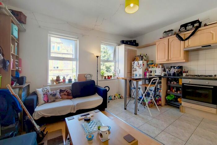 1 Bedroom Flat To Rent In Gleneldon Mews, London, SW16