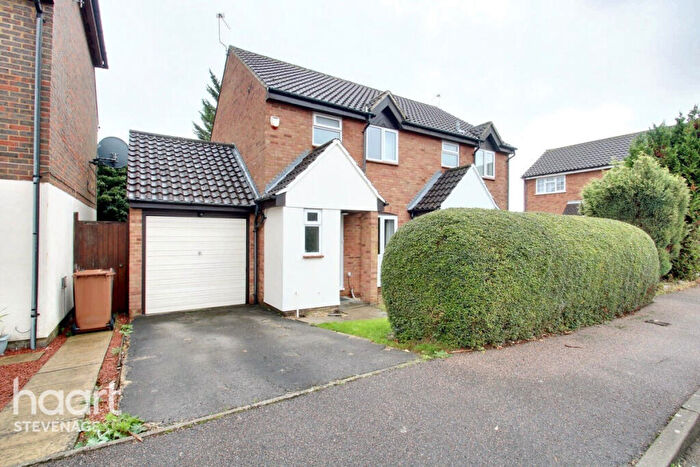 3 Bedroom Semi-Detached House For Sale In Hedgerow Close, Stevenage, SG2