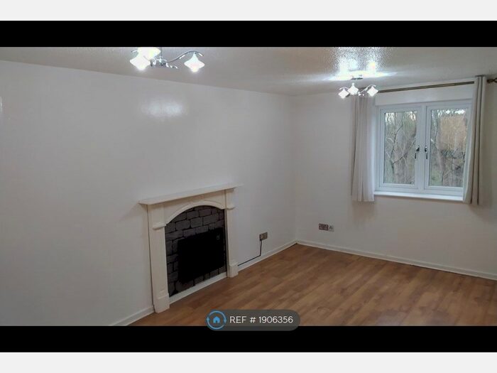 1 Bedroom Flat To Rent In Geddington Court, Waltham Cross, EN8