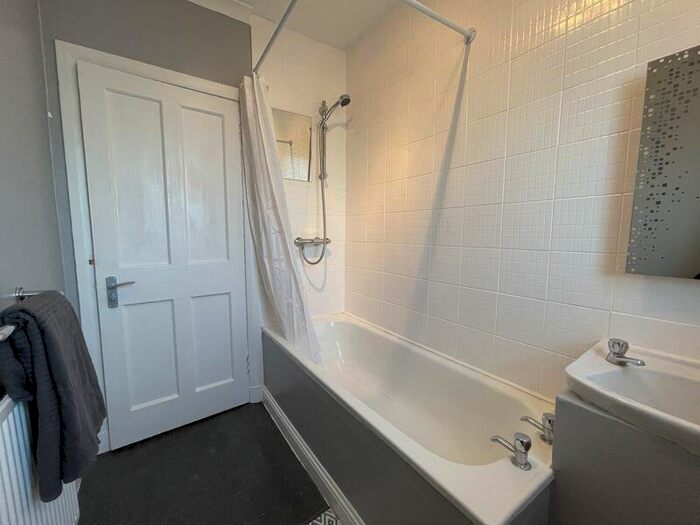 3 Bedroom Flat To Rent In Broomyknowe Drive, Deans, Livingston, EH54