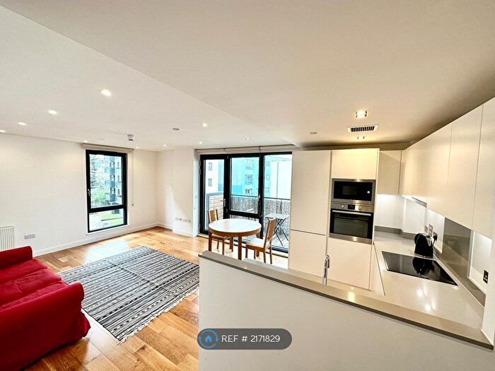 2 Bedroom Flat To Rent In Palmers Road, London, E2