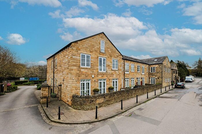 2 Bedroom Flat For Sale In Calverley Bridge, Leeds, West Yorkshire, Uk, LS13
