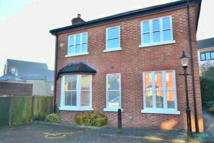 2 Bedroom Flat To Rent In Leinster Mews, Barnet, EN5