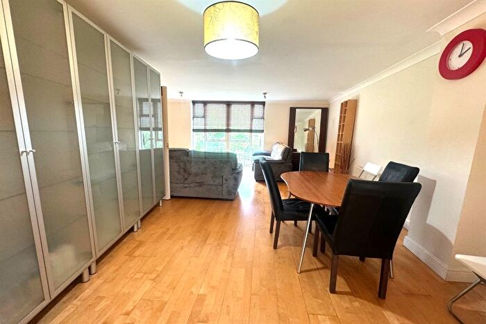 3 Bedroom Flat To Rent In Hartlepool Court, E16