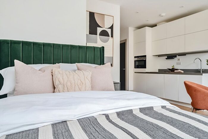 Studio To Rent In Lawrence Road, London, N15