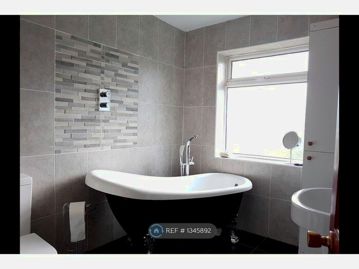 3 Bedroom Semi-Detached House To Rent In Bradgate Avenue, Cheadle, SK8