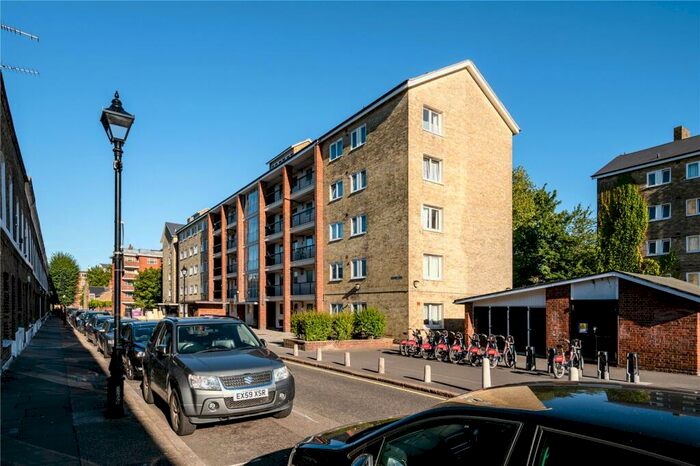 3 Bedroom Apartment To Rent In Brabner House, Wellington Row, London, E2