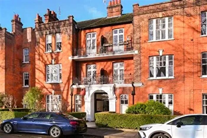 3 Bedroom Flat To Rent In Bishops Park Road, London, SW6