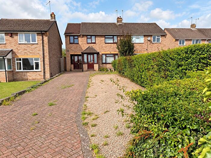 4 Bedroom Semi Detached House For Sale In Greenacres Road, Worcester, WR2