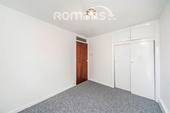 2 Bedroom Apartment To Rent In Morton Court, Reading, RG2