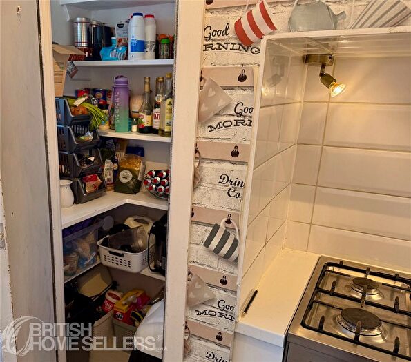 2 Bedroom Flat For Sale In Gervis Road, Bournemouth, Dorset, BH1
