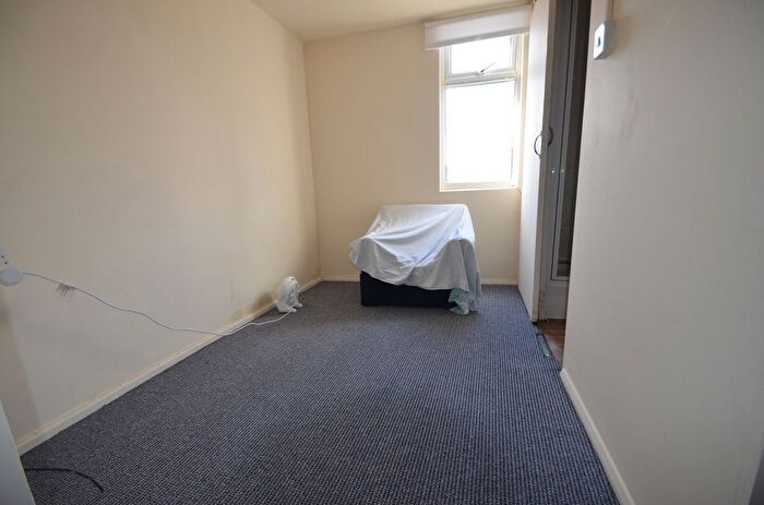 Studio To Rent In High Road, Tottenham / London, N17