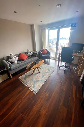 2 Bedroom Flat To Rent In Wilburn Basin, Ordsall Lane, Salford, M5
