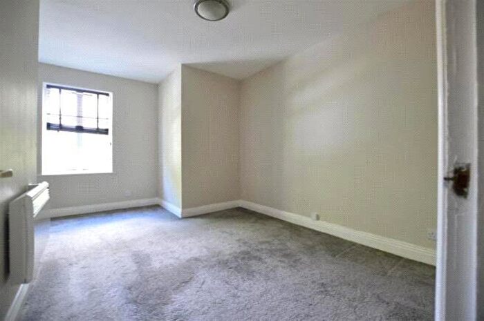 2 Bedroom Apartment To Rent In Upton Park, Slough, Berkshire, SL1