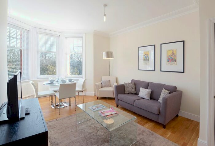 1 Bedroom Flat To Rent In Hamlet Garden, Ravenscourt Park, W6