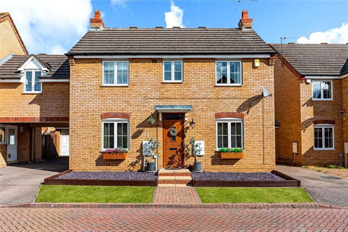 3 Bedroom Link Detached House For Sale In Loak Close, Clapham, Bedford, Bedfordshire, MK41