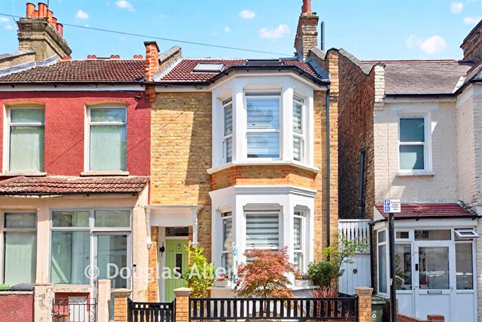4 Bedroom End Of Terrace House For Sale In Morland Road, Walthamstow, E17