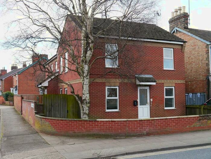 2 Bedroom Ground Flat To Rent In Felixstowe Road, Ipswich, Suffolk, IP3