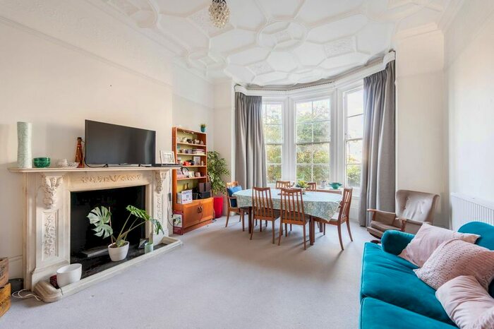 2 Bedroom Flat To Rent In Nightingale Lane, Nightingale Triangle, London, SW12
