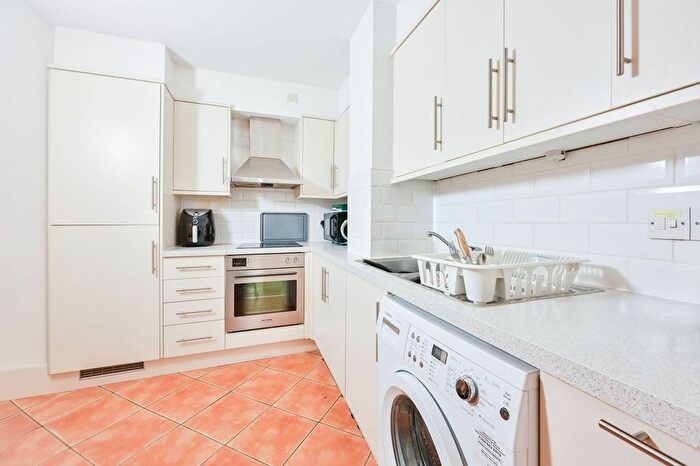 2 Bedroom Flat To Rent In Belvedere Road, Waterloo, London, SE1