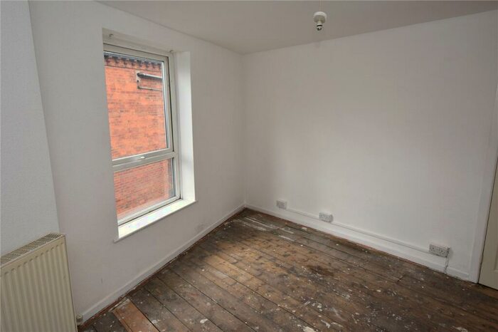 2 Bedroom End Of Terrace House For Sale In Balfour Street, Oldham, OL4