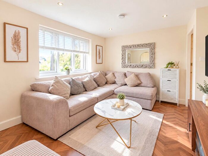 1 Bedroom Apartment To Rent In Waddington Close, EN1