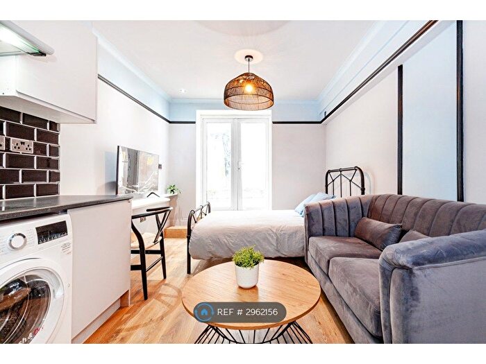 Studio To Rent In Kensington Gardens Square, London, W2