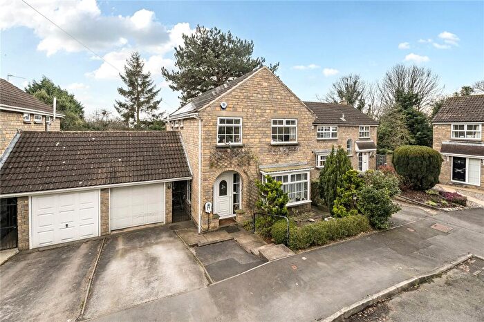 3 Bedroom Link Detached House For Sale In The Laurels, Roundhay, Leeds, LS8