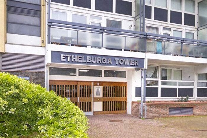 2 Bedroom Flat To Rent In Rosenau Road, London, SW11