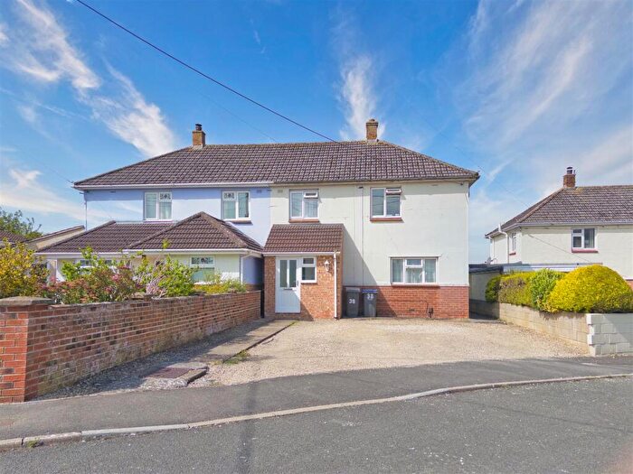 3 Bedroom End Of Terrace House For Sale In Craybourne Road, Melksham, SN12