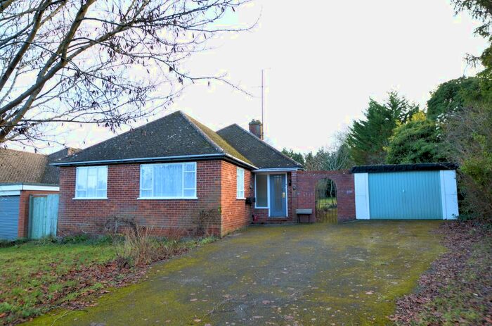 3 Bedroom Bungalow To Rent In Summerfield Rise, Goring, Reading, Oxfordshire, RG8