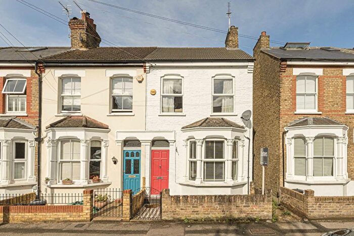 2 Bedroom Property To Rent In Linden Road, Hampton, TW12