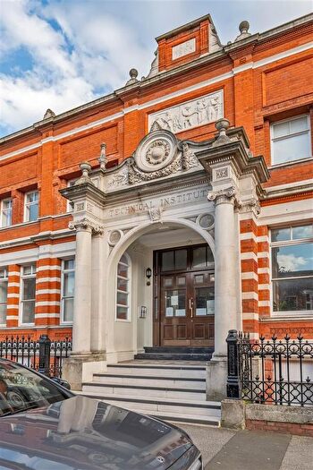 1 Bedroom Flat To Rent In Adelaide Road, Leyton, E10