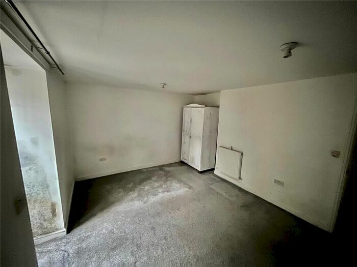 1 Bedroom Flat For Sale In A Cleveland Road, Huddersfield, West Yorkshire, HD1