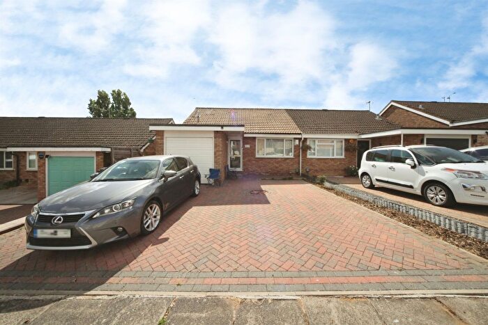 4 Bedroom Semi-Detached Bungalow For Sale In Devon Road, Luton, LU2