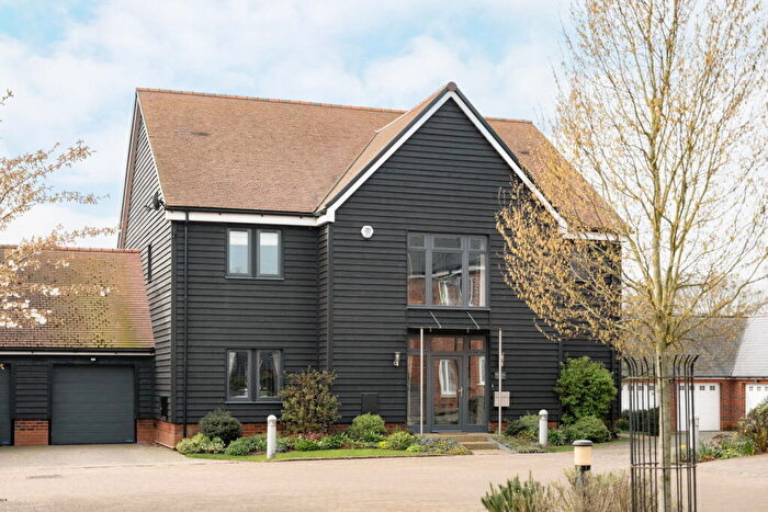 5 Bedroom Link Detached House For Sale In Gubblecote, Tring, Hertforshire, HP23