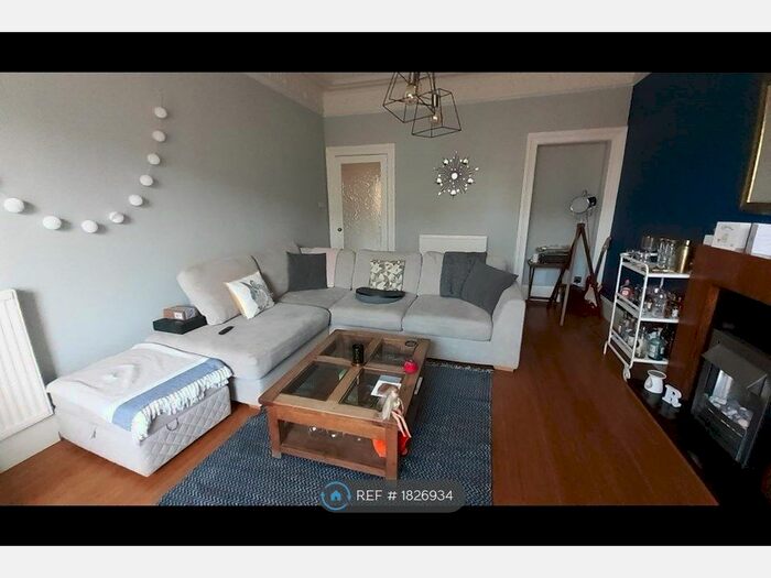 2 Bedroom Flat To Rent In Meadowpark Street, Glasgow, G31