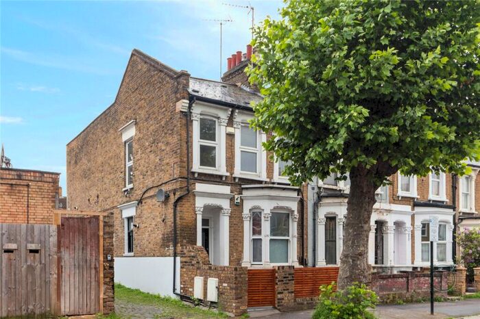 2 Bedroom Apartment To Rent In Glyn Road, Homerton, London, E5