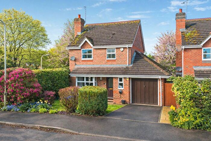 3 Bedroom Detached House For Sale In The Sadlers, Tilehurst, RG31