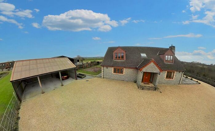 4 Bedroom Detached House For Sale In Puxton Road, Hewish, Weston-super-mare, North Somerset., BS24