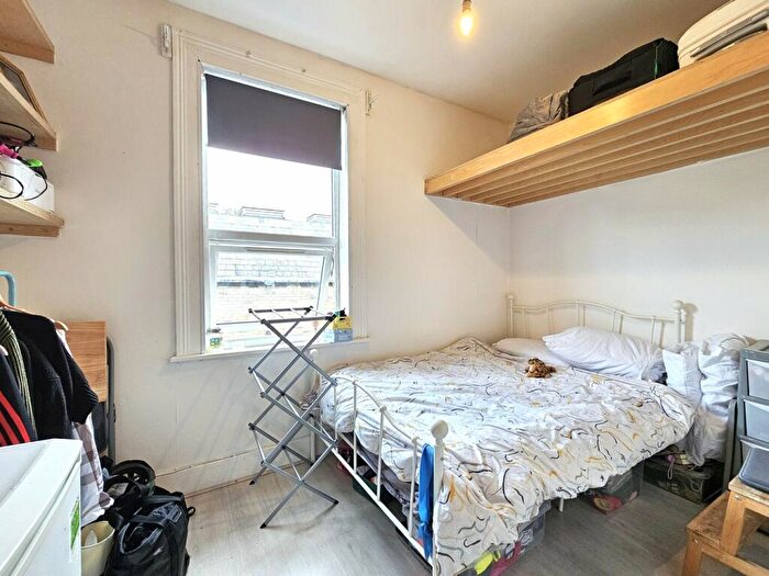 Studio To Rent In High Road, East Finchley, N2