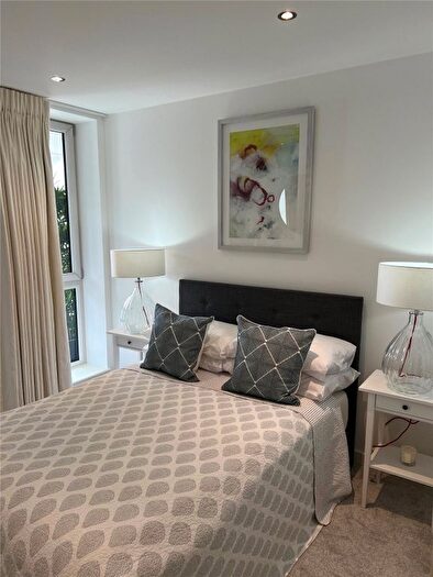 2 Bedroom Flat For Sale In Glenbrook Apartments, Hammersmith, W6