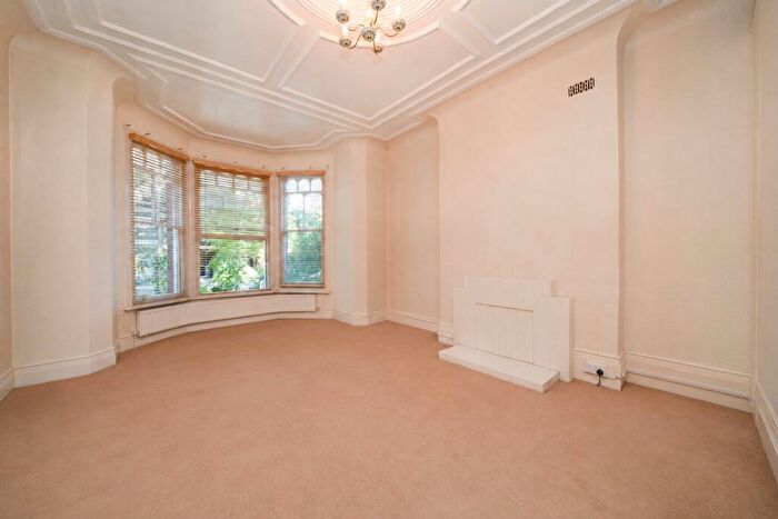 1 Bedroom Apartment For Sale In Jacksons Lane, Highgate, London, N6