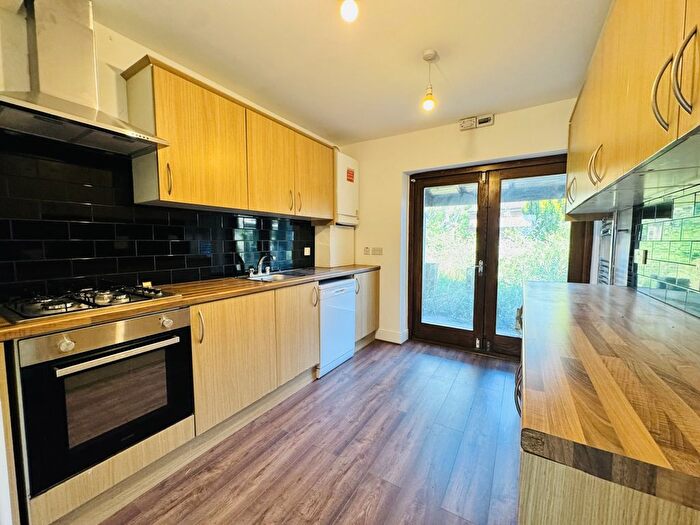 4 Bedroom Detached House To Rent In The Vale, Golders Green, NW11