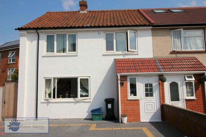 3 Bedroom Semi-Detached House To Rent In Northfield Road, Hounslow TW5