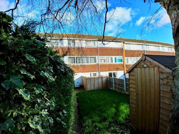 3 Bedroom Maisonette To Rent In Grovehill, Hemel Hempstead, HP2